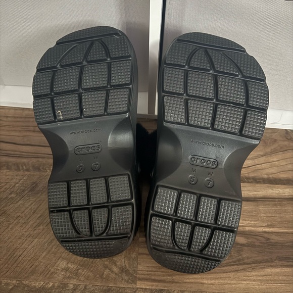 NWOT stomp lined crocs - Picture 5 of 5